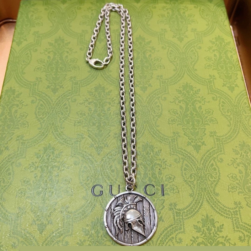 G*u*i necklaces